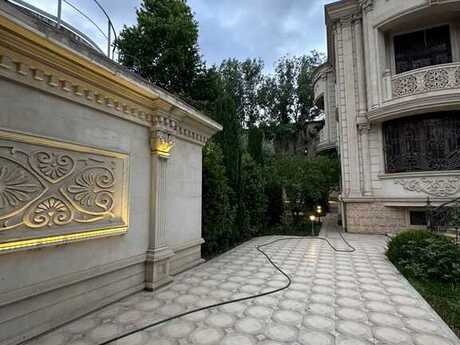 10 otaqlı həyət evi/bağ evi - Nəriman Nərimanov m. - 1100 m²