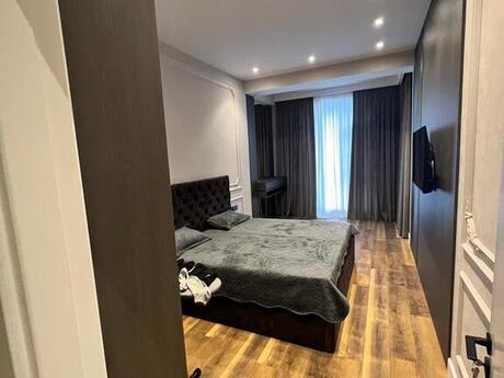 4 otaqlı yeni tikili - 8 Noyabr m. - 180 m²