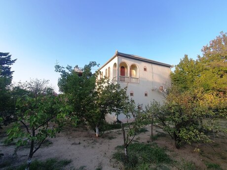 6 otaqlı həyət evi/bağ evi - Görədil q. - 216 m²