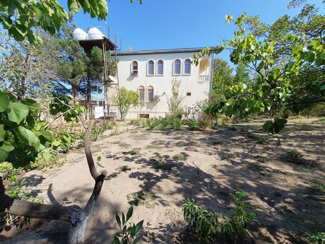 6 otaqlı həyət evi/bağ evi - Görədil q. - 216 m²
