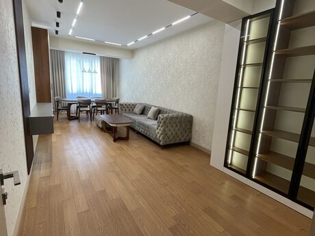 3-комн. новостройка - м. 28 мая - 132.2 м²