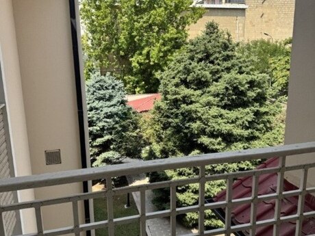 10 otaqlı həyət evi/bağ evi - Gənclik m. - 544 m²