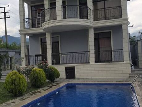 8 otaqlı həyət evi/bağ evi - Qəbələ - 330 m²