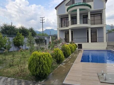 8 otaqlı həyət evi/bağ evi - Qəbələ - 330 m²