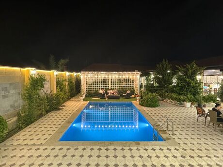 3 otaqlı həyət evi/bağ evi - Şüvəlan q. - 300 m²
