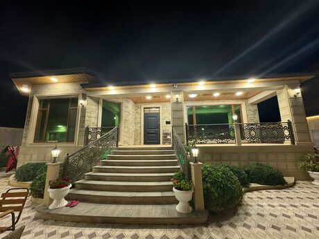3 otaqlı həyət evi/bağ evi - Şüvəlan q. - 300 m²