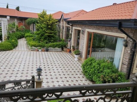 3 otaqlı həyət evi/bağ evi - Şüvəlan q. - 300 m²