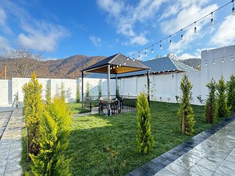 6 otaqlı həyət evi/bağ evi - Qəbələ - 200 m²