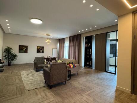 3 otaqlı yeni tikili - Şıxov q. - 158 m²