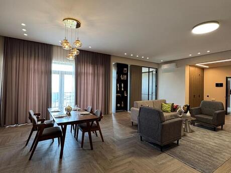 3 otaqlı yeni tikili - Şıxov q. - 158 m²