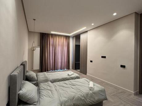 3 otaqlı yeni tikili - Şıxov q. - 158 m²
