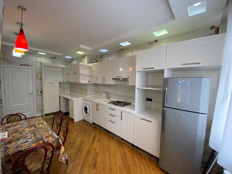 2 otaqlı yeni tikili - İnşaatçılar m. - 80 m²
