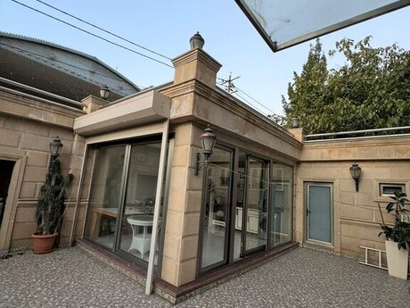 8 otaqlı həyət evi/bağ evi - Binəqədi r. - 650 m²