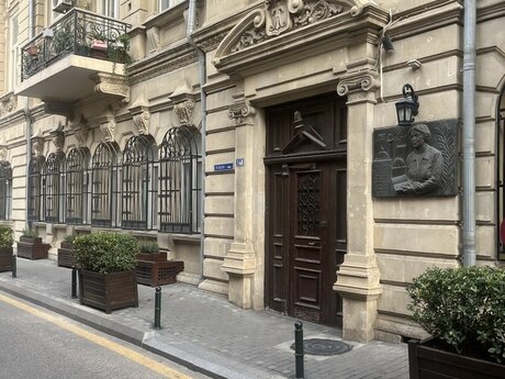 3 otaqlı köhnə tikili - Sahil m. - 100 m²