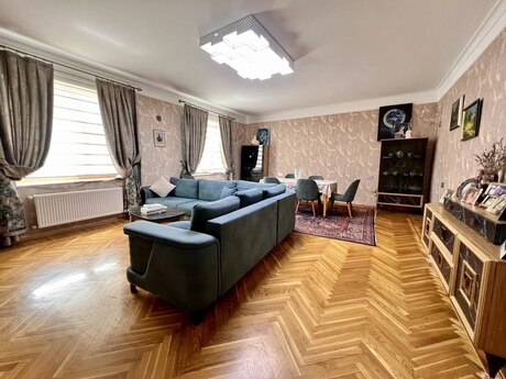 7 otaqlı həyət evi/bağ evi - Badamdar q. - 300 m²