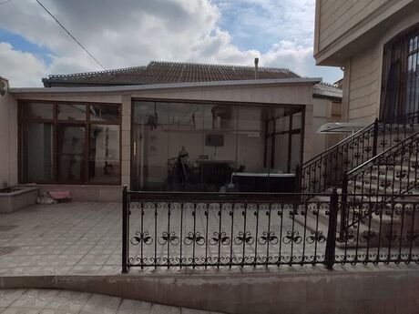 5 otaqlı həyət evi/bağ evi - Bakıxanov q. - 300 m²