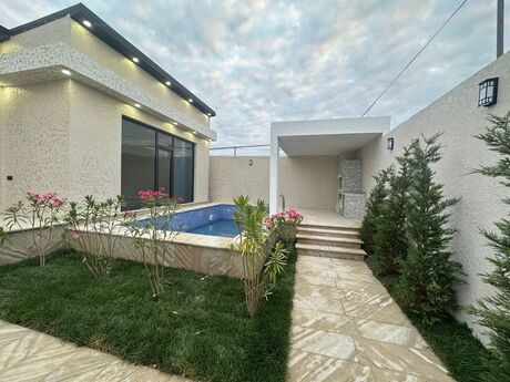 4 otaqlı həyət evi/bağ evi - Buzovna q. - 140 m²