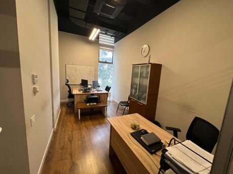 14-комн. офис - м. Элмляр Академиясы - 800 м²