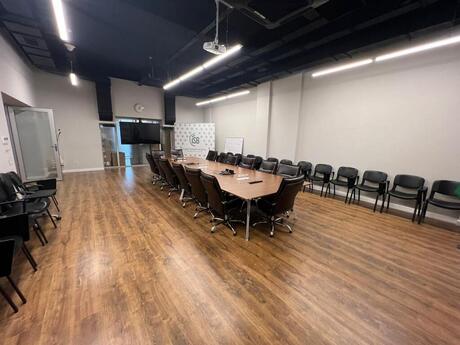 14-комн. офис - м. Элмляр Академиясы - 800 м²