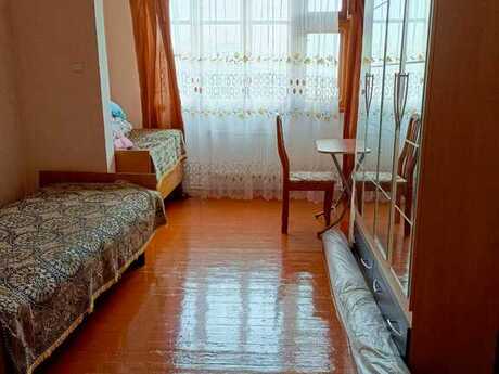 3 otaqlı köhnə tikili - 8 Noyabr m. - 80 m²