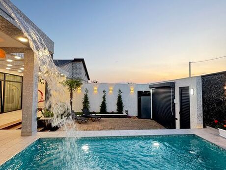 4 otaqlı həyət evi/bağ evi - Şüvəlan q. - 160 m²