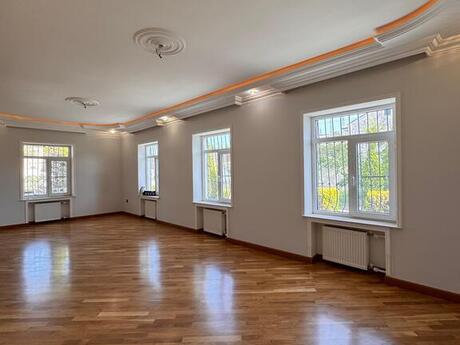 7 otaqlı həyət evi/bağ evi - Novxanı q. - 440 m²
