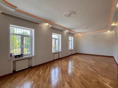 7 otaqlı həyət evi/bağ evi - Novxanı q. - 440 m²