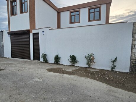 4 otaqlı həyət evi/bağ evi - Şüvəlan q. - 150 m²