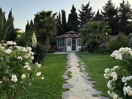 6 otaqlı həyət evi/bağ evi - Mərdəkan q. - 450 m²