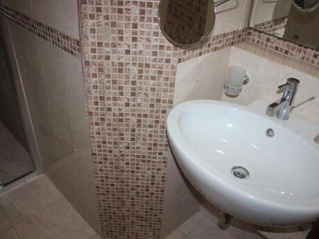 4 otaqlı həyət evi/bağ evi - İçəri Şəhər m. - 180 m²