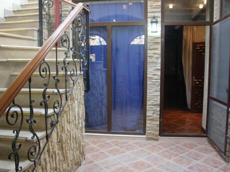 4 otaqlı həyət evi/bağ evi - İçəri Şəhər m. - 180 m²