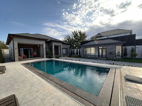 5 otaqlı həyət evi/bağ evi - Novxanı q. - 240 m²