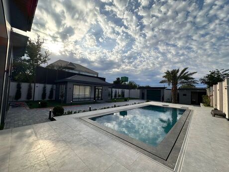 5 otaqlı həyət evi/bağ evi - Novxanı q. - 240 m²