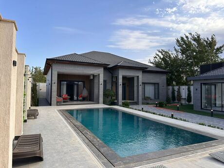 5 otaqlı həyət evi/bağ evi - Novxanı q. - 240 m²