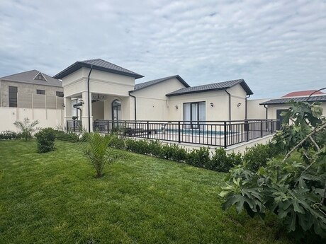 House with Garden, Villa For Sale