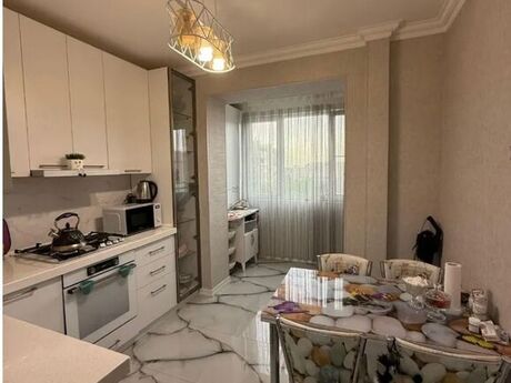 3 otaqlı köhnə tikili - 9-cu mikrorayon q. - 80 m²