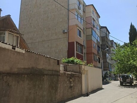 5 otaqlı köhnə tikili - Elmlər Akademiyası m. - 75 m²