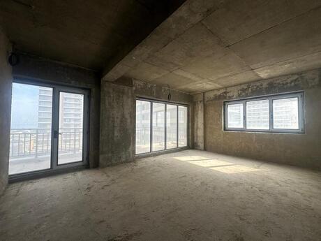 4 otaqlı yeni tikili - Ağ şəhər q. - 194 m²