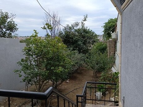 5 otaqlı həyət evi/bağ evi - Qaraçuxur q. - 210 m²