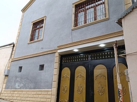 5 otaqlı həyət evi/bağ evi - Qaraçuxur q. - 210 m²