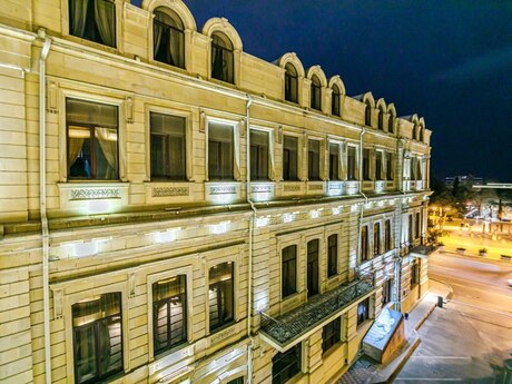 4-комн. вторичка - м. Сахил - 170 м²