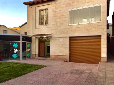 9 otaqlı həyət evi/bağ evi - Gənclik m. - 500 m²