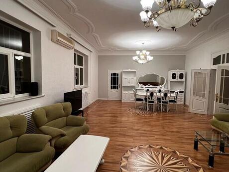 9 otaqlı həyət evi/bağ evi - Gənclik m. - 500 m²