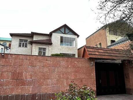 9 otaqlı həyət evi/bağ evi - Gənclik m. - 500 m²