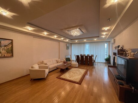 Kirayə 4 otaqlı mənzil, 215 m², Şah İsmayıl Xətai: 2 000 ₼/ay 3