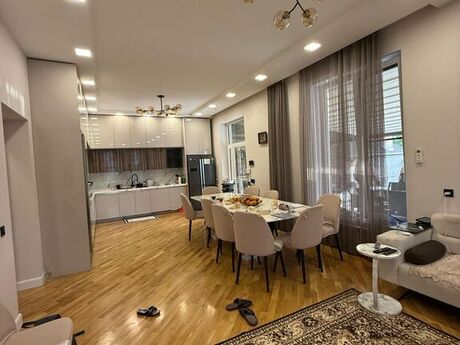 8 otaqlı həyət evi/bağ evi - Xırdalan - 550 m²