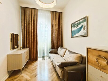 3-комнатная квартира, 120 м², 28 May: 380 000 ₼ 3