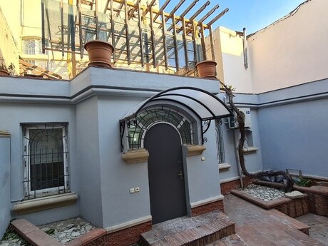 House with Garden, Villa For Rent