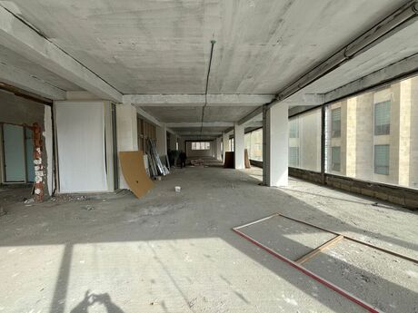 Obyekt - İnşaatçılar m. - 810 m²