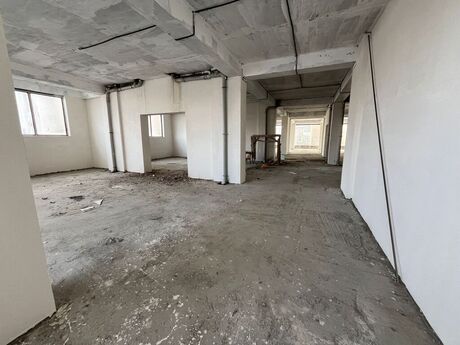 Obyekt - İnşaatçılar m. - 810 m²
